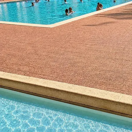 Prázdninový dům Confortable A Avec Piscine *